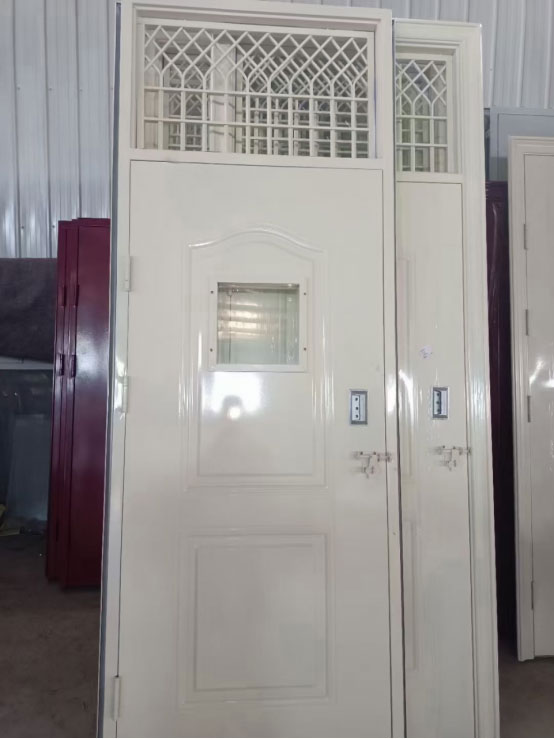 麟游学校教室门 麟游学校教室门