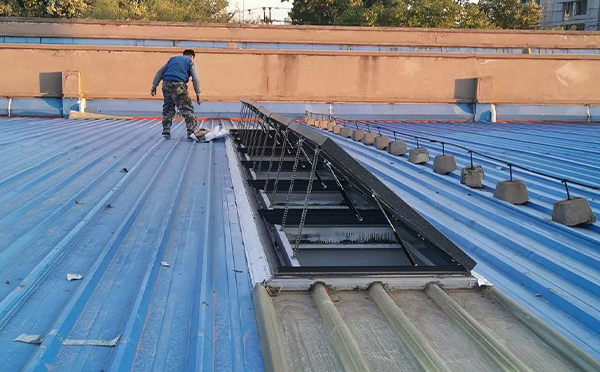 某区域性物流仓储中心麟游排烟窗系统安装项目