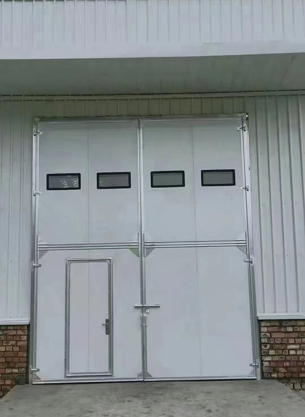 麟游工业门在设备装配车间出入口的实施记录